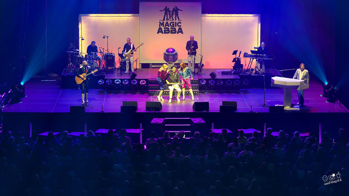 "The Magic of BONEYM Bandmitglieder bei einem Live-Auftritt in Salzburg"